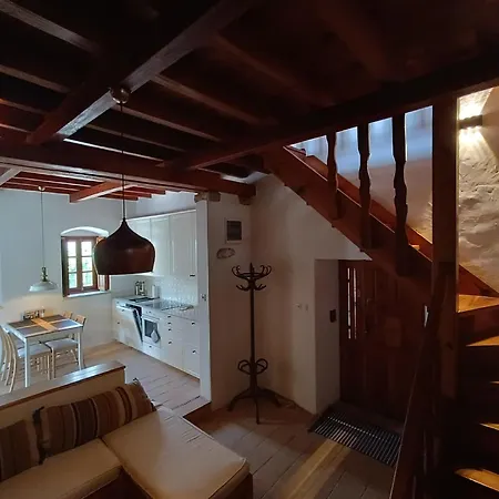 Stone House Hotell *